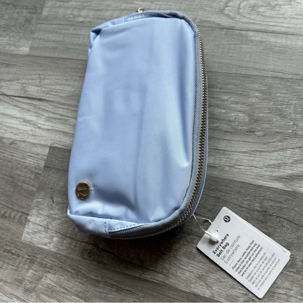 Lululemon Authentic 1L Wordmark Everywhere Belt Bag in Baby Blue and Gold NWT - Picture 3 of 5